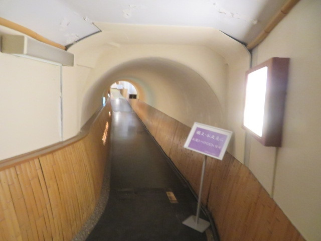 大浴場に行く時地下道を通ります