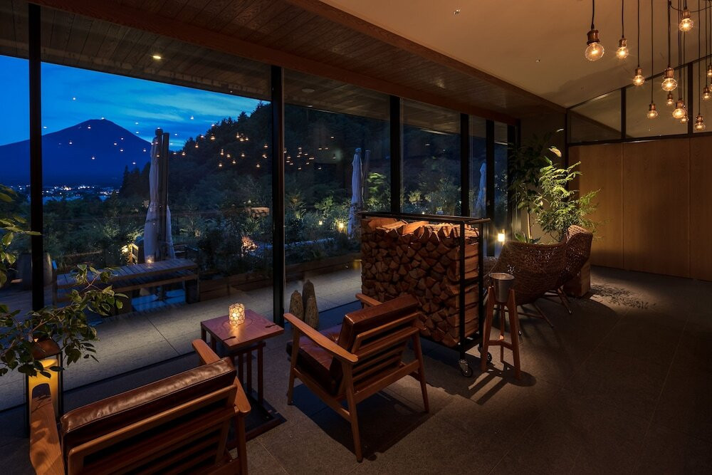 日頃の忙しさを忘れて、山梨の高級ホテルで過ごす優雅なひと時3509752