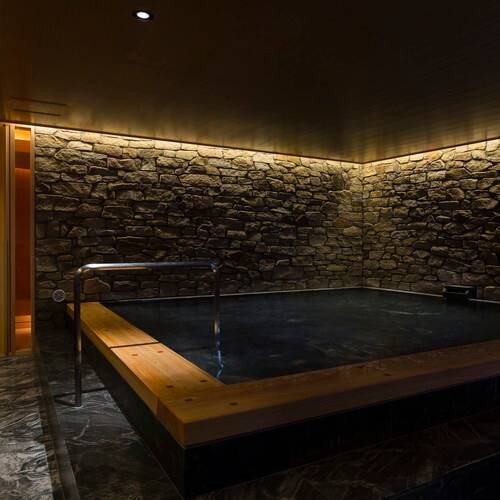 2つの大浴場で
心静かな癒しの時を / 1