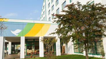 施設の入り口 / 12