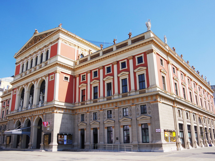 元日の夜に日本でも生中継されているウィーン・フィルのニューイヤーコンサートの会場としても有名