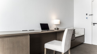 デラックス キングルーム 禁煙 (ラウンジアクセス付)