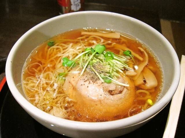 客室露天でまったり
名物「夜鳴きそば」も楽しんで / 2
