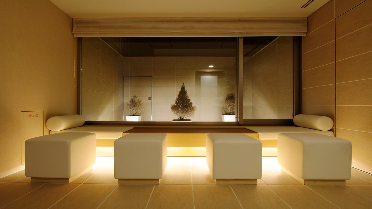 大浴場　ソファ