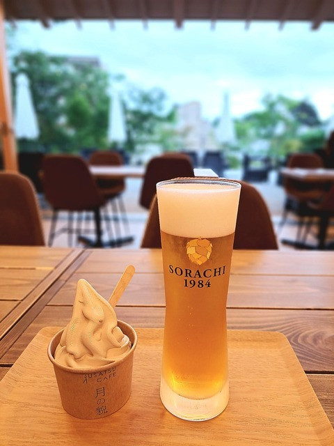 カフェ「月の貌」は、テラス席もあり開放的感たっぷり / 2