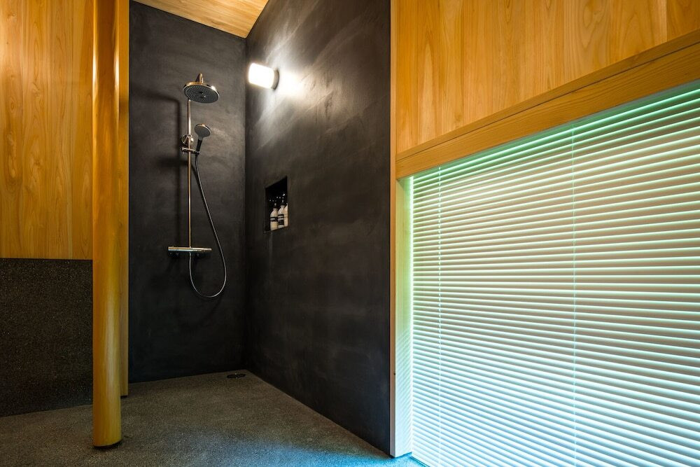 バスルームのシャワー