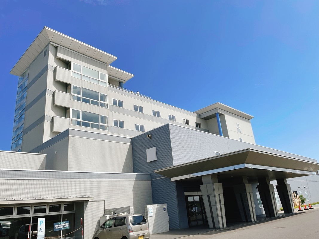 外観、玄関横にカニのオブジェ