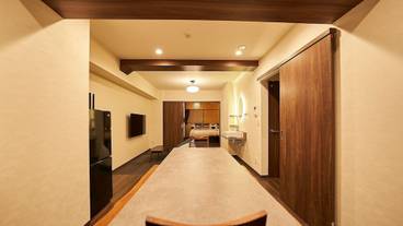 客室内のダイニングエリア / 14