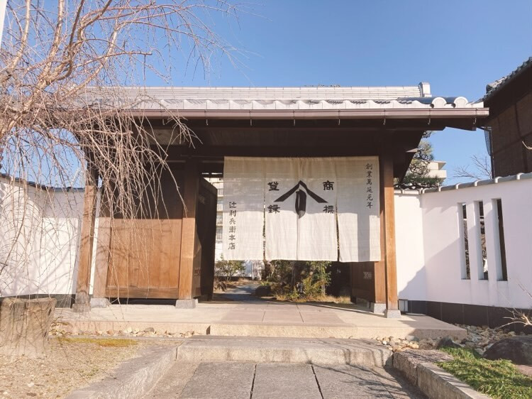 築約100年の建物をリノベーションした店舗は、しっとり落ち着いた雰囲気 / 3