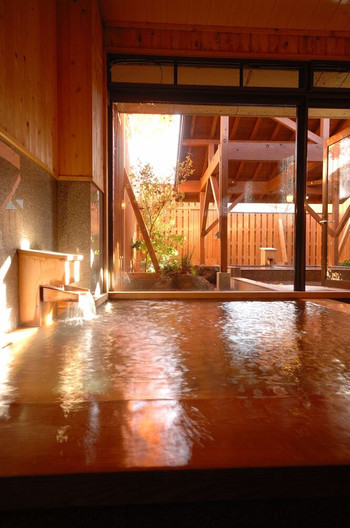 「青森ヒバ」の香りのただよう露天風呂4251476