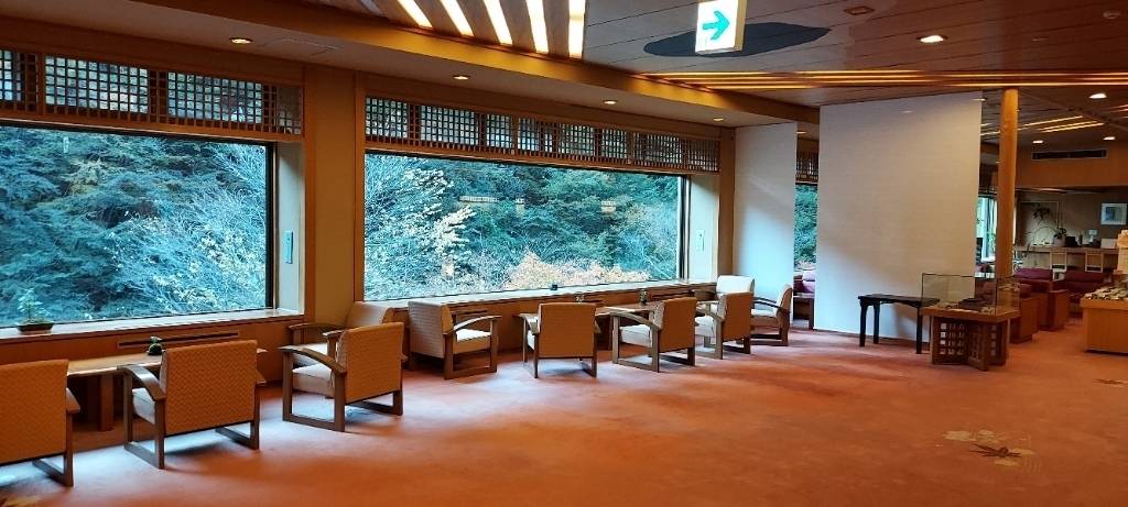 夜はバー「夜宵」になるロビー / 4