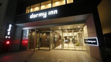 施設の正面 (日没後) / 6