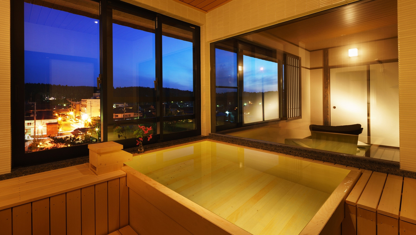 リビングまである半露天風呂付客室は、自宅気分でリラックス3912389