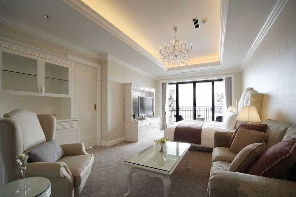 女性が美しく輝くラグジュアリーな空間4022758