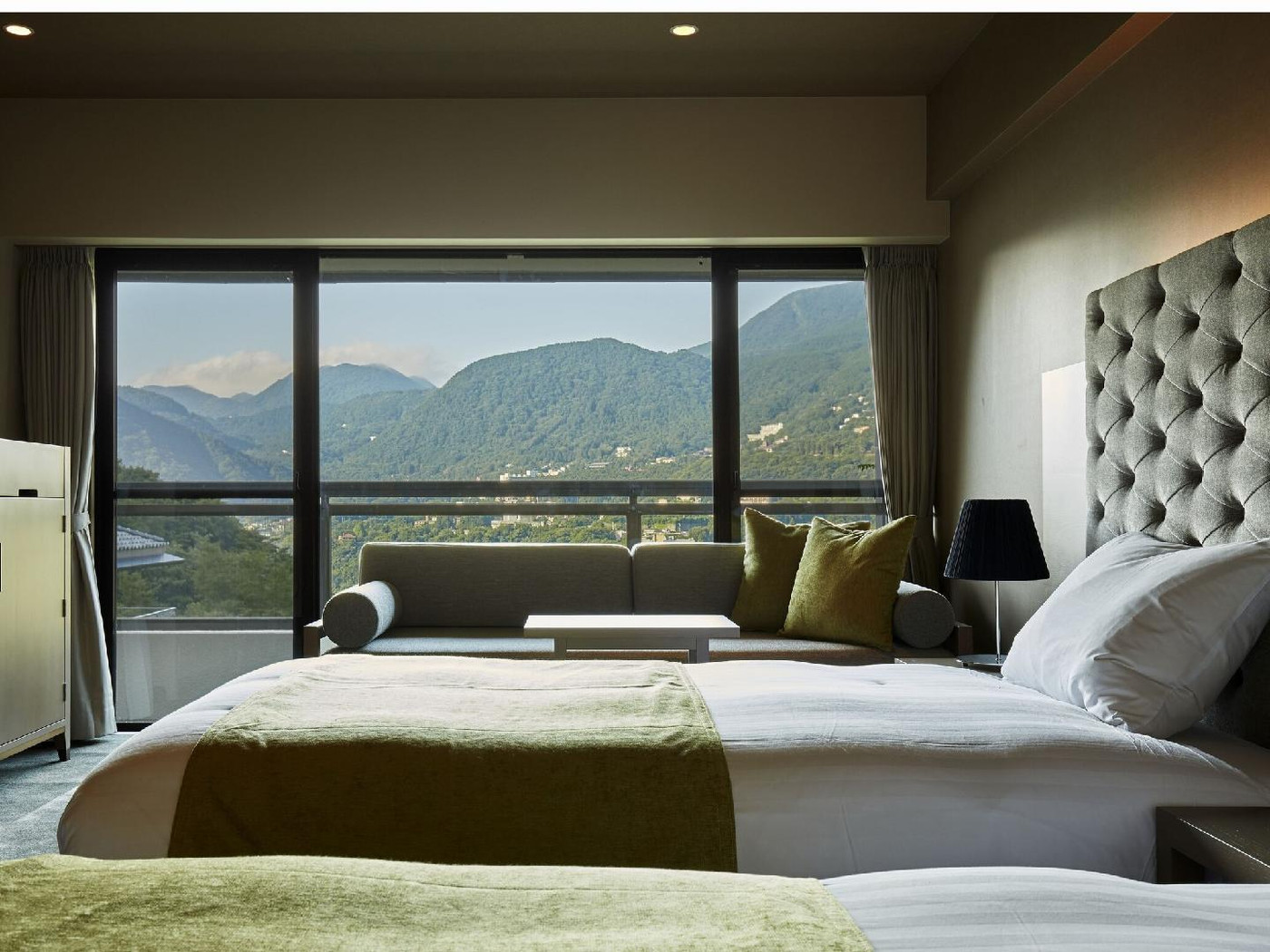 幻想的な源泉かけ流しの大浴場で癒される3930398