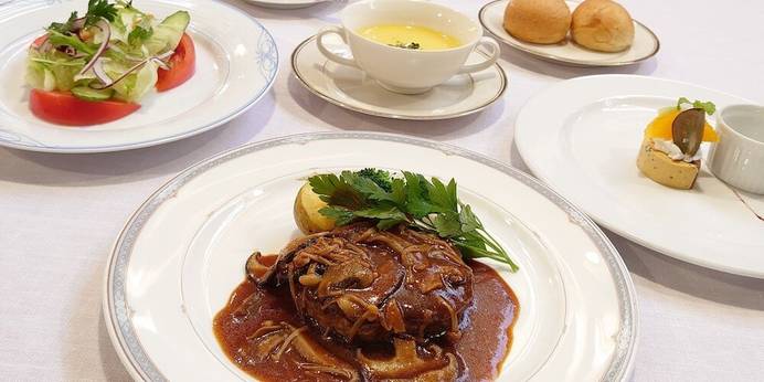 旧軽井沢ホテル東雲(長野県 リゾートホテル) / 1