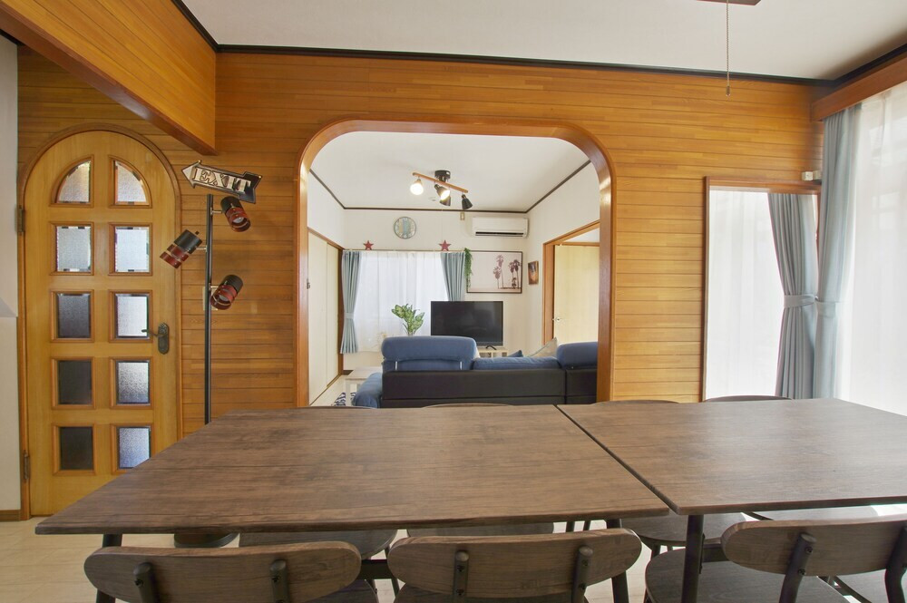 客室内のダイニングエリア