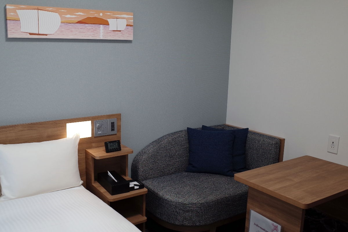 コーナーの椅子とテーブルは重宝しました