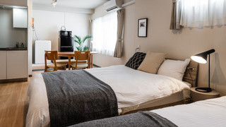 ツインルーム (キッチン/シャワー/トイレ付) エレベーターなし 402室 禁煙