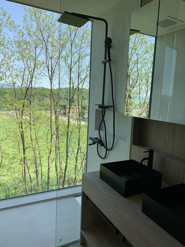 バスルームのシャワー