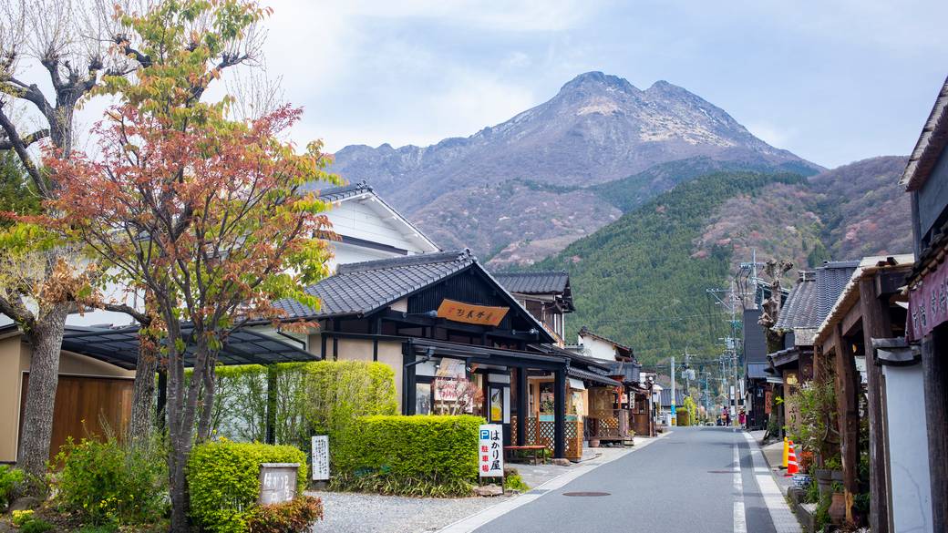 金鱗湖近くの土産店 / 2