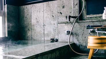 源泉掛け流しの貸切風呂② / 2