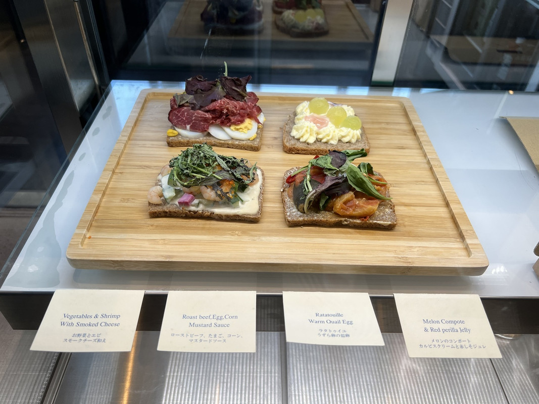 朝食、選べるメイン