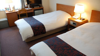 ツインルームシングルサイズベッド 2 台喫煙可