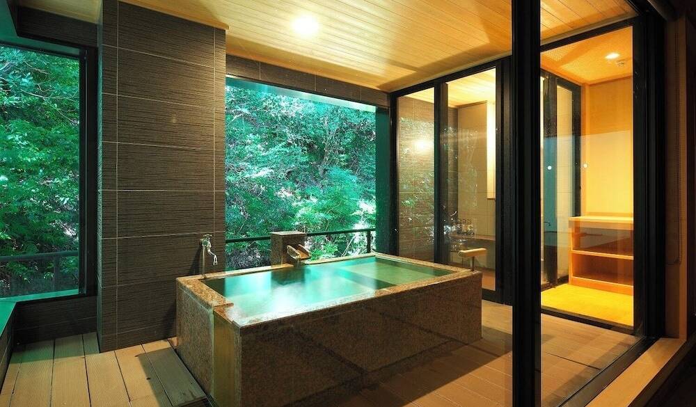 特別室 客室露天風呂 / 2