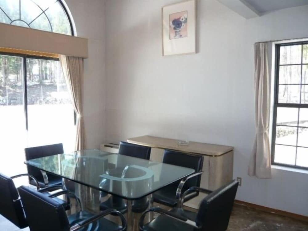 客室内のダイニングエリア