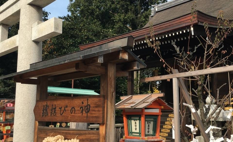 宿近くの名所
「八坂神社」へ / 2