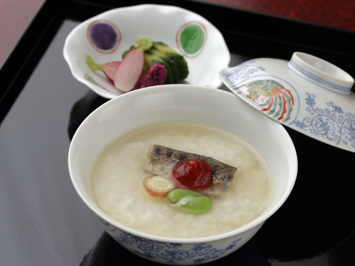 清流を望む温泉に疲れがほどけてゆく3445691