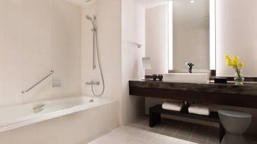 コートヤードスイートバスルーム① / 6