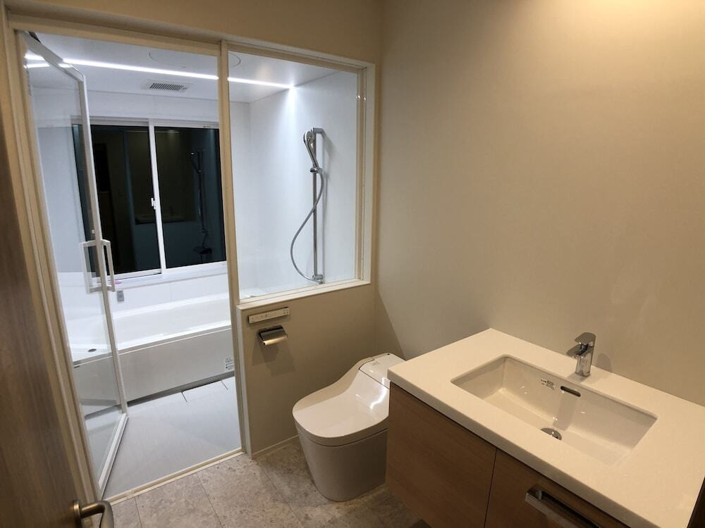 バスルームのシャワー