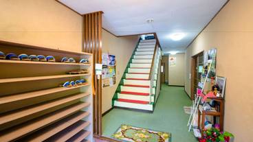 内部エントランス / 2