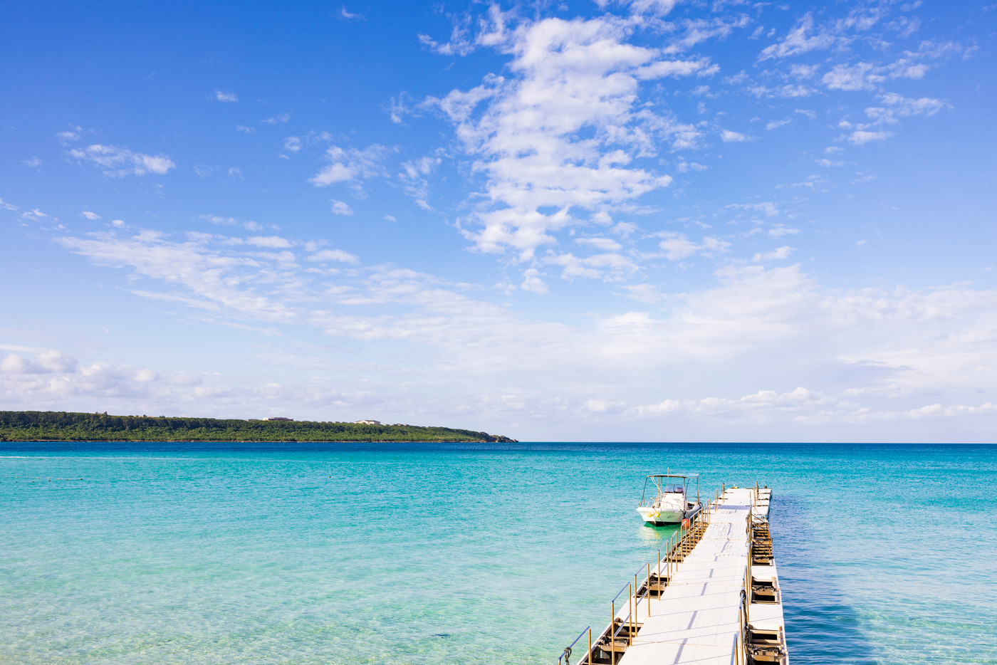 沖縄、宮古島、与那覇前浜ビーチ付近の景色