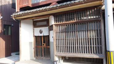 施設の入り口 / 33