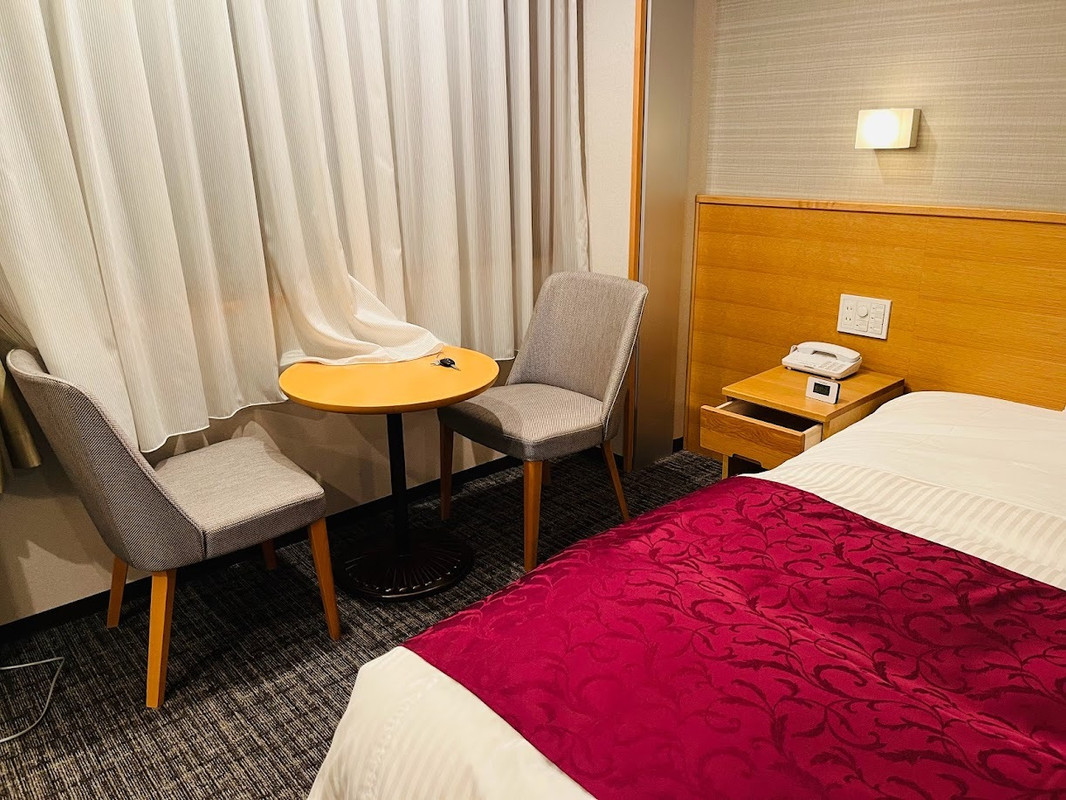 本館の「デラックスクイーンルーム特別室」は、約24㎡のゆとりのあるお部屋。"部屋が広く、それぞれの荷物を自由に広げられるのも気兼ねしなくて良かったです。"とのこと / 1