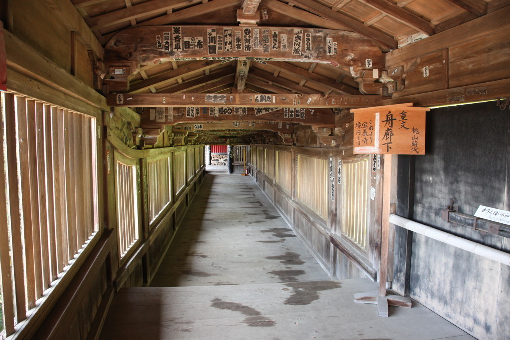船廊下を渡って神社へ（渡廊）950919