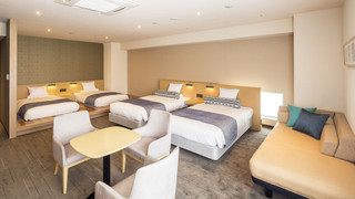 デラックス 4 人部屋 (シングルベッド 4 台)