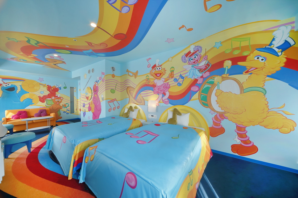 USJの延長線!?ホテルでもパーク気分が味わえるポップな空間♪3996409