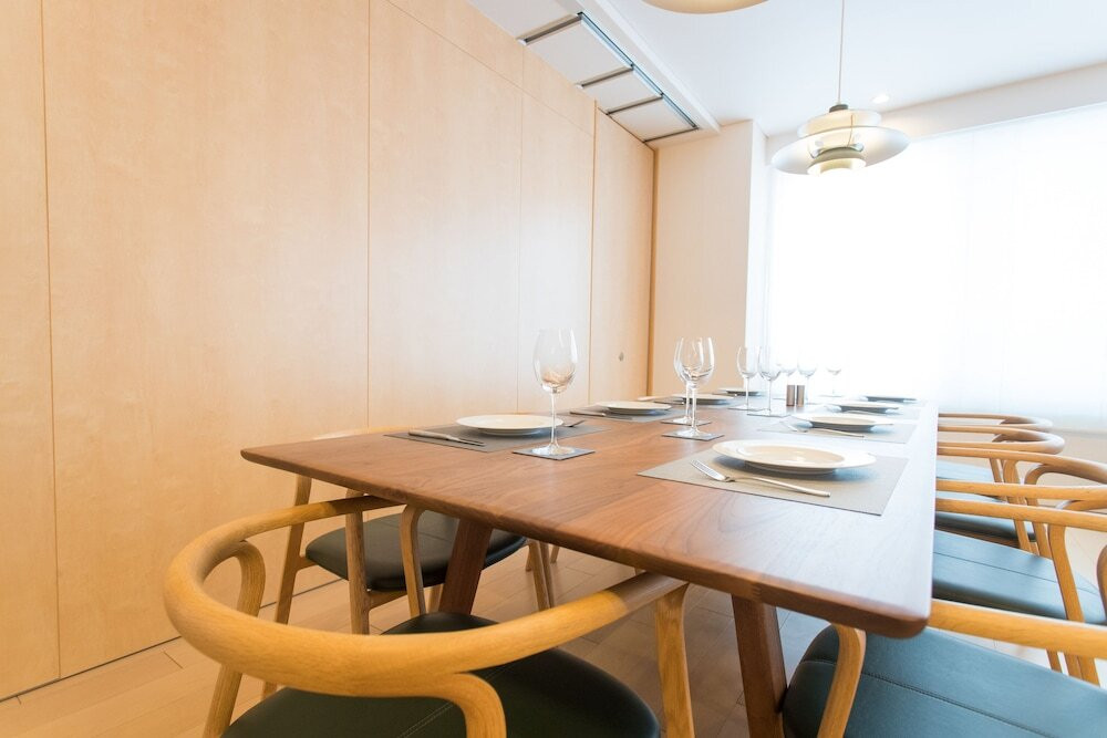 客室内のダイニングエリア