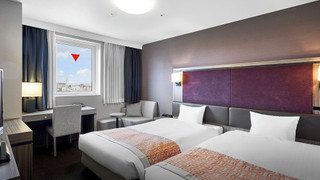 ツインルーム セミダブルサイズベッド 2 台 喫煙可 (26平米)