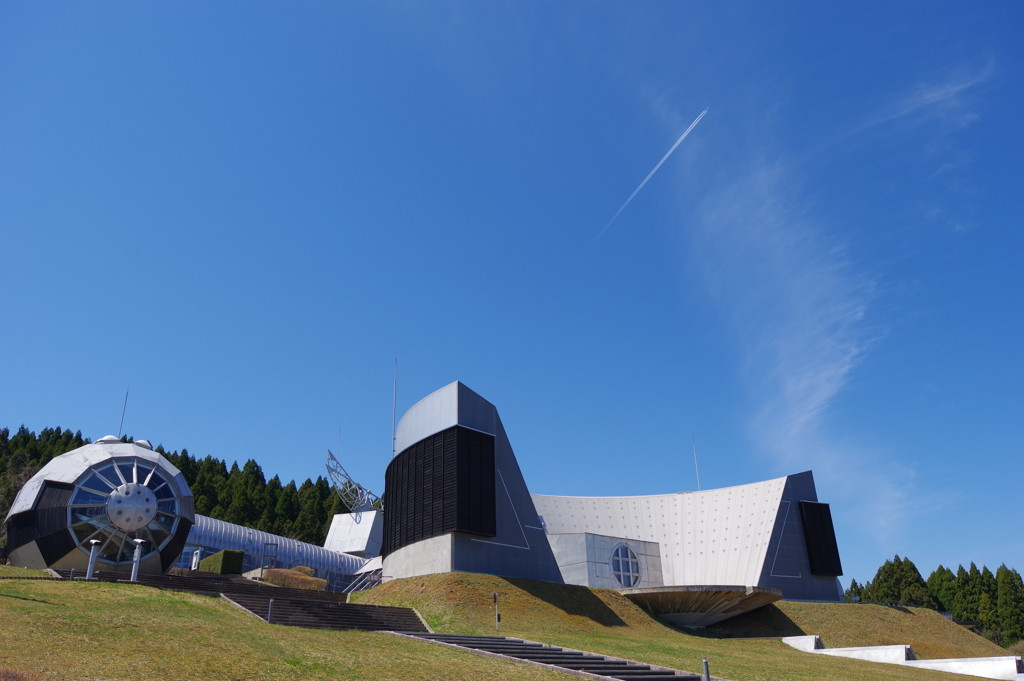 こちらで観光♪まるで宇宙船のような建物でガラス鑑賞「石川県能登島ガラス美術館」3706243