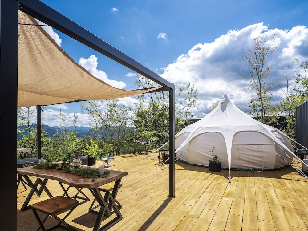 ロータスベルテント 外観・ウッドデッキ