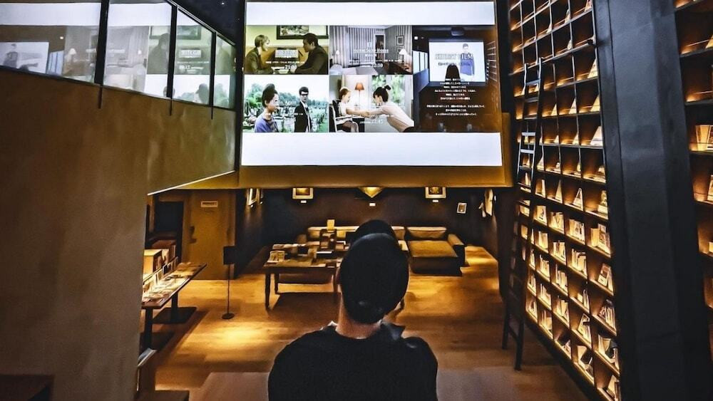 2500冊以上の本がズラリ！書店併設のライフスタイルホテル4045968