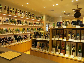 「金沢地酒蔵」内観 1018663 日本酒好きにはたまらない店内