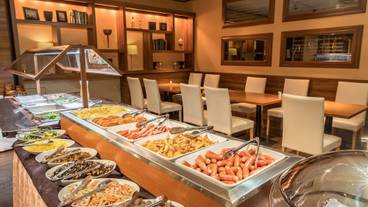 朝食スペース / 8