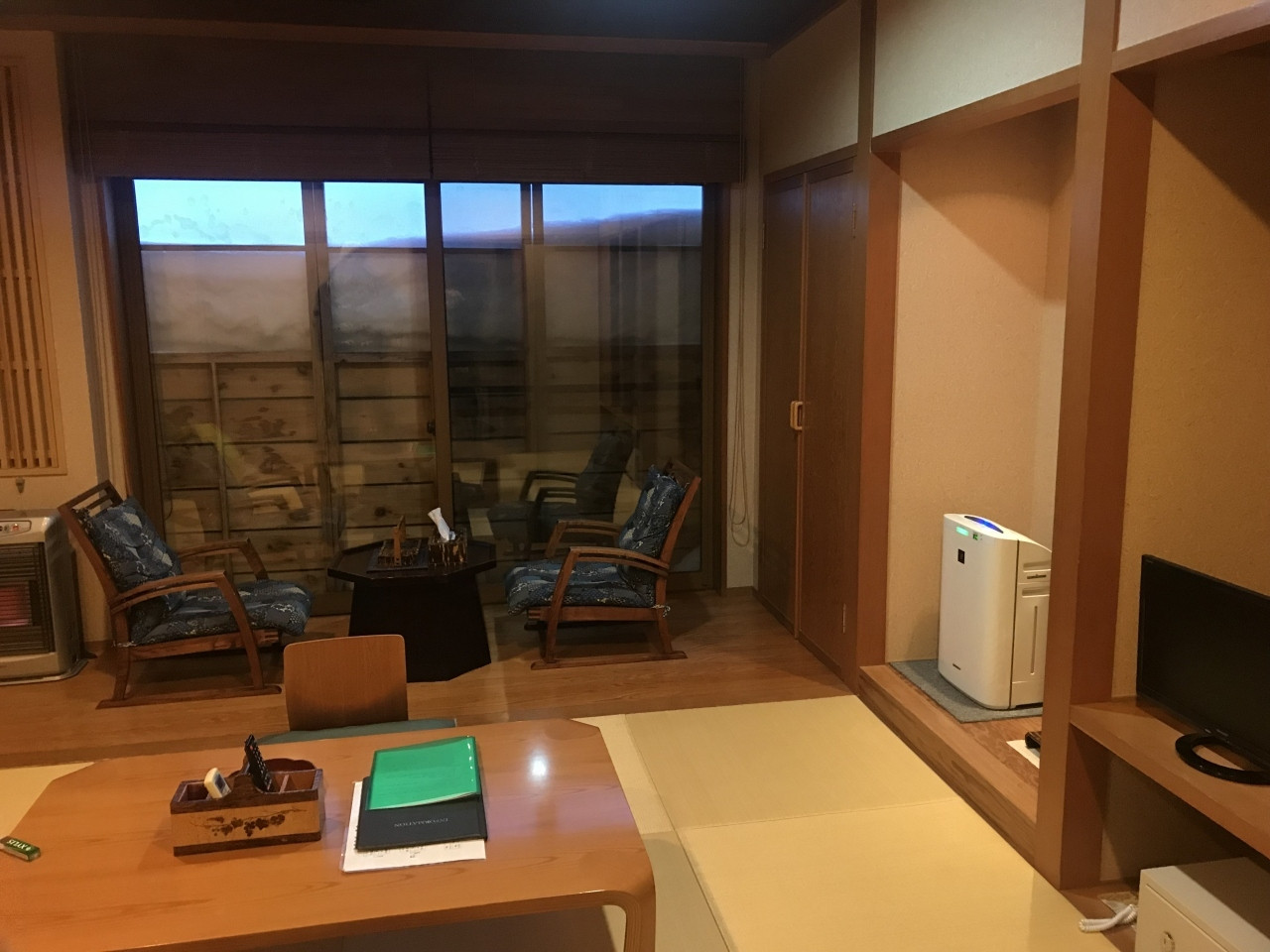林の中にある露天風呂と、地元産の食材を使ったお料理が自慢3527944