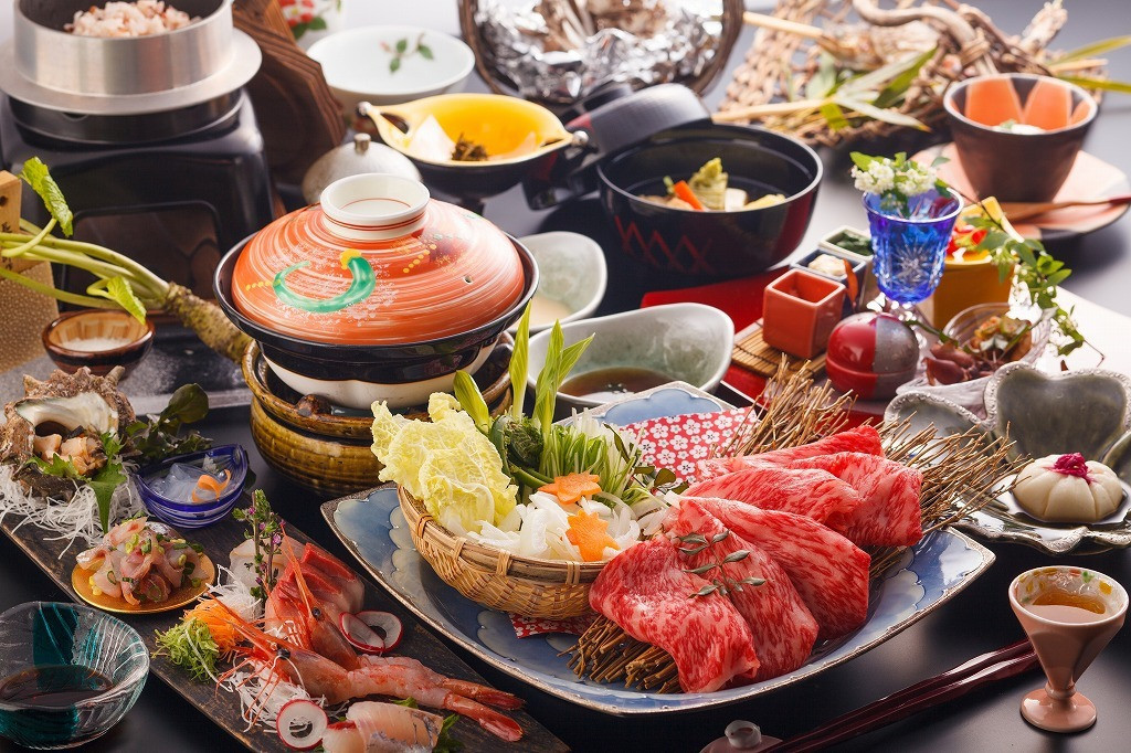 こだわり抜いて選ばれた山海懐石に舌鼓4044887